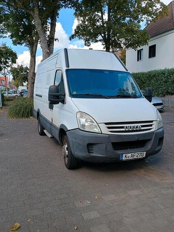 Weiß Gebraucht 2009 Iveco Daily | 6.290 € - Bild 1/4