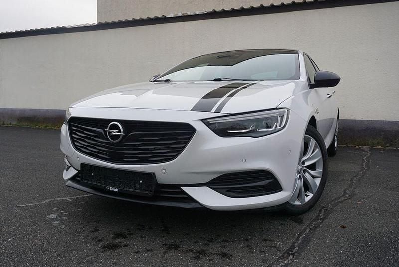 Weiß Gebraucht 2017 Opel Insignia Innovation Limousine | 12.990 € (Superpreis) - Bild 1/4