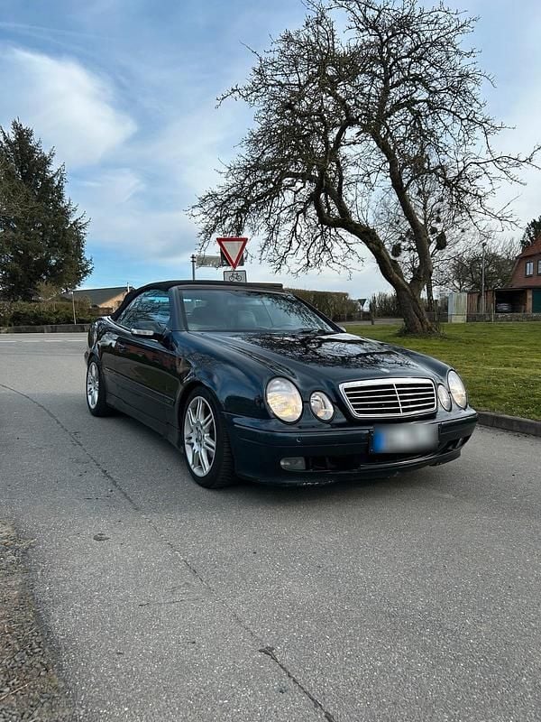 Gebraucht Mercedes CLK320 218 PS (160 kW) 2000 Blau Cabrio