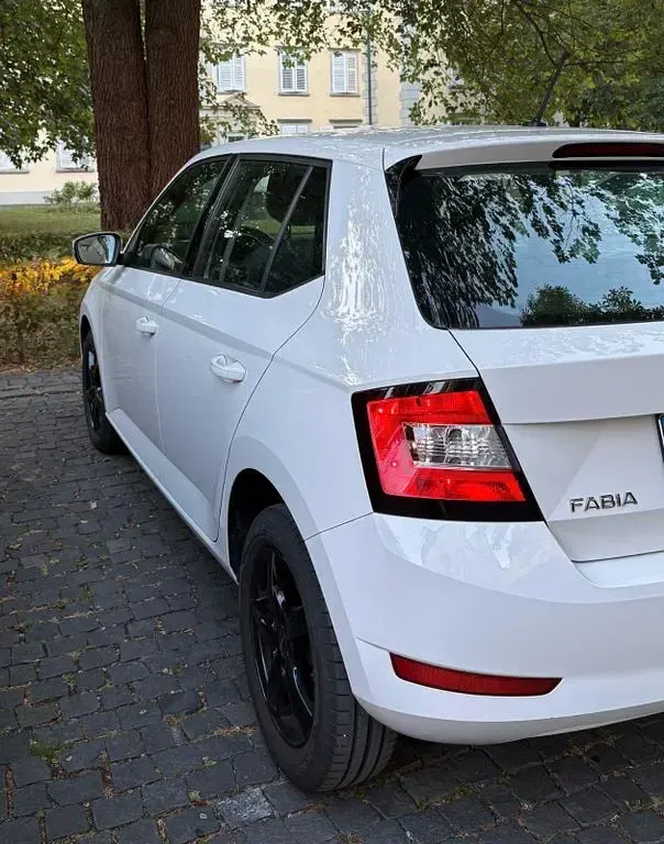 Gebraucht Skoda Fabia Ambition 95 PS (69 kW) 2020 Weiß Kleinwagen