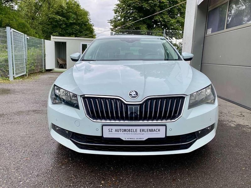 Gebraucht Skoda Superb Ambition 150 PS (110 kW) 2018 Laserweiss Kombi