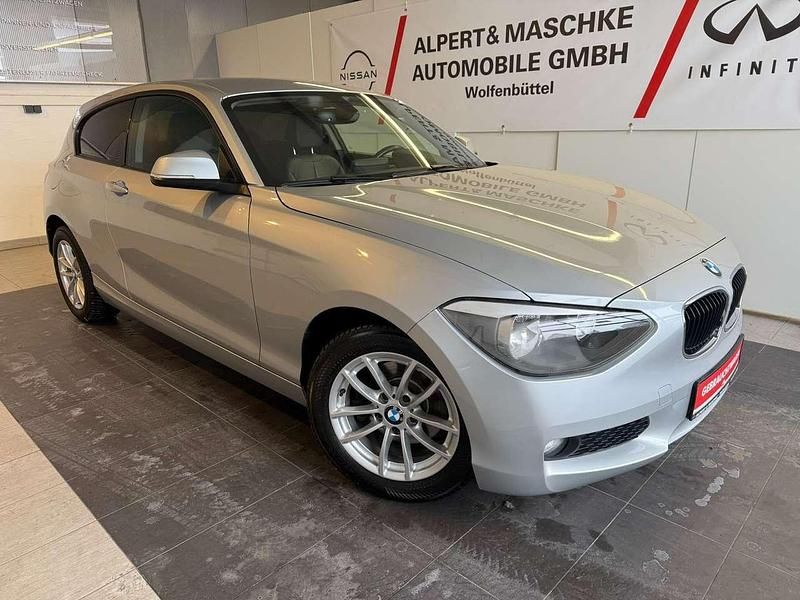 Glaciersilber metallic Gebraucht 2013 BMW 118 Advantage Kleinwagen | 10.450 € (Fairer Preis) - Bild 1/4