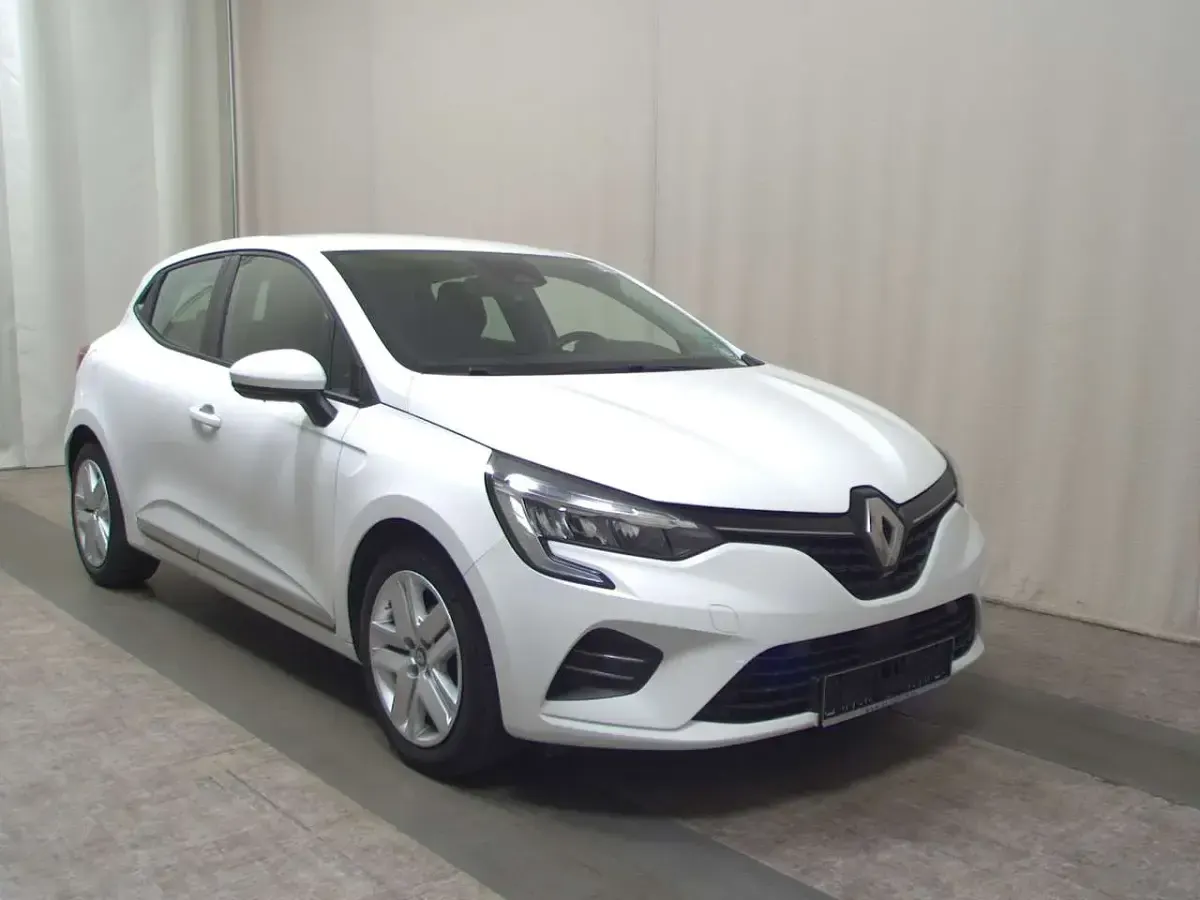 Używany Renault Clio V Life 90 KM (66 kW) 2021 Biały Sedan/Limuzyna