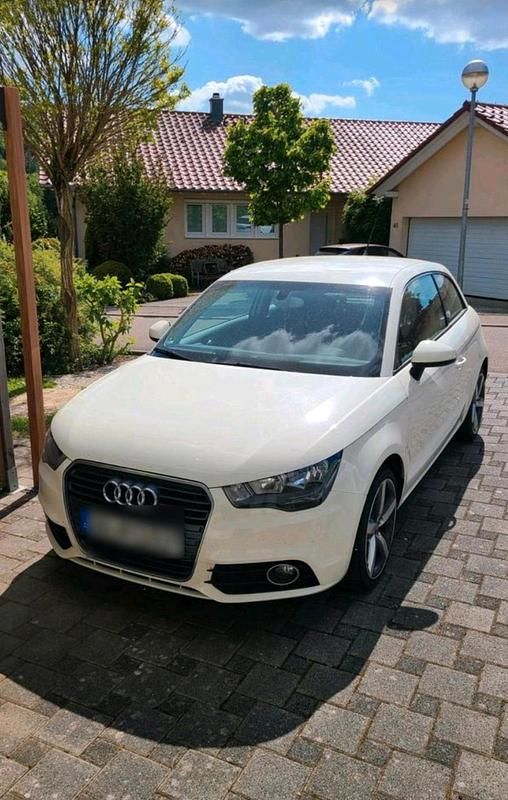 Weiß Gebraucht 2011 Audi A1 Sportback Kleinwagen | 6.600 € (Fairer Preis) - Bild 1/4