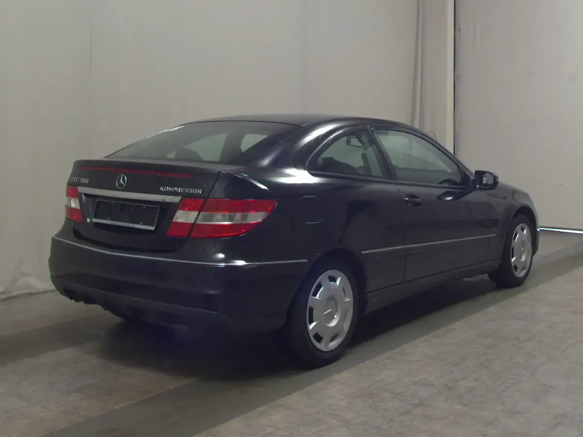 Gebraucht Mercedes CLC180 143 PS (105 kW) 2009 Obsidianschwarz metalliclack Coupé