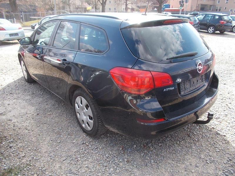 Gebraucht Opel Astra Design Edition 116 PS (85 kW) 2011 Schwarz Kombi