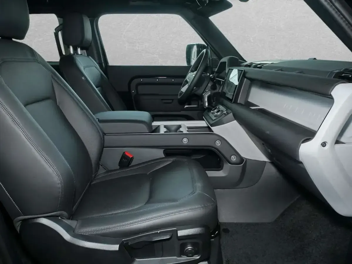 Gebraucht Land Rover Defender S 200 PS (147 kW) 2025 Santorini black SUV