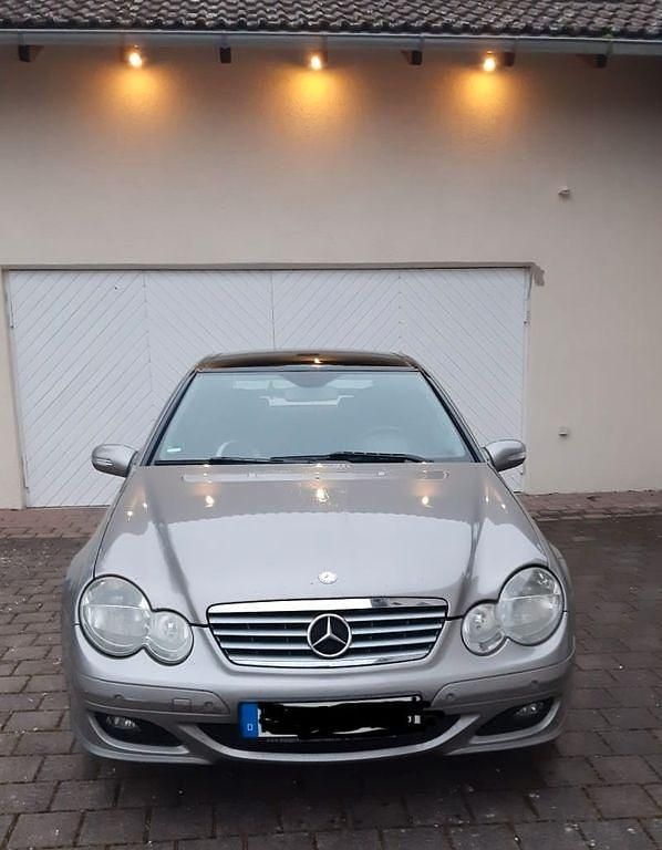 Gebraucht Mercedes C200 122 PS (89 kW) 2008 Silber