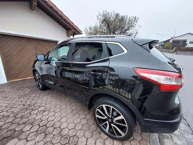 Schwarz Gebraucht 2014 Nissan Qashqai 360º SUV | 13.500 € (Fairer Preis) - Bild 1/4