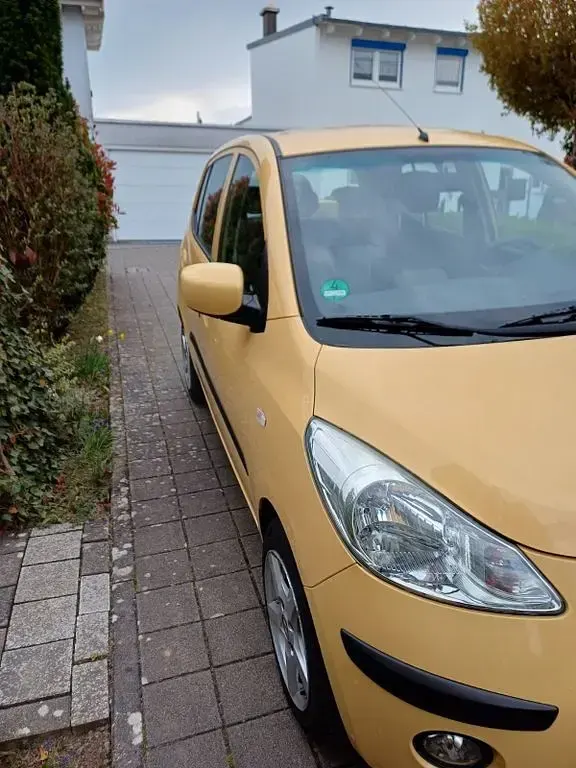 Gebraucht Hyundai i10 69 PS (50 kW) 2010 Gelb Kleinwagen