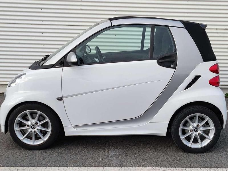 Weiß Gebraucht 2012 Smart ForTwo Cabrio Pure Cabrio | 8.500 € (Teuer) - Bild 1/4