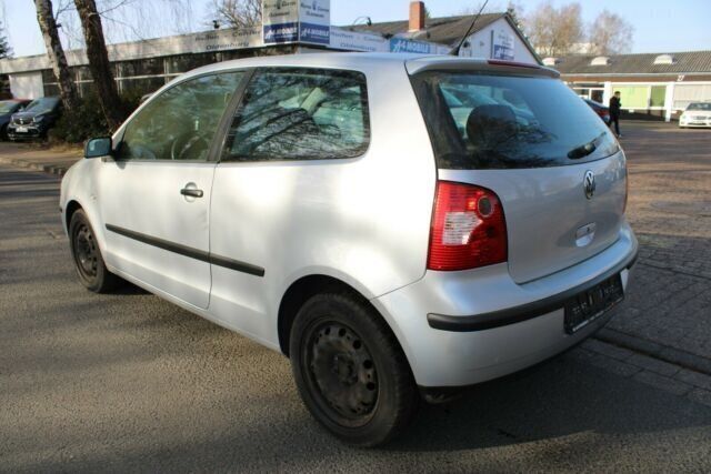 Gebraucht VW Polo Basis 64 PS (47 kW) 2001 Silber metallic Kleinwagen
