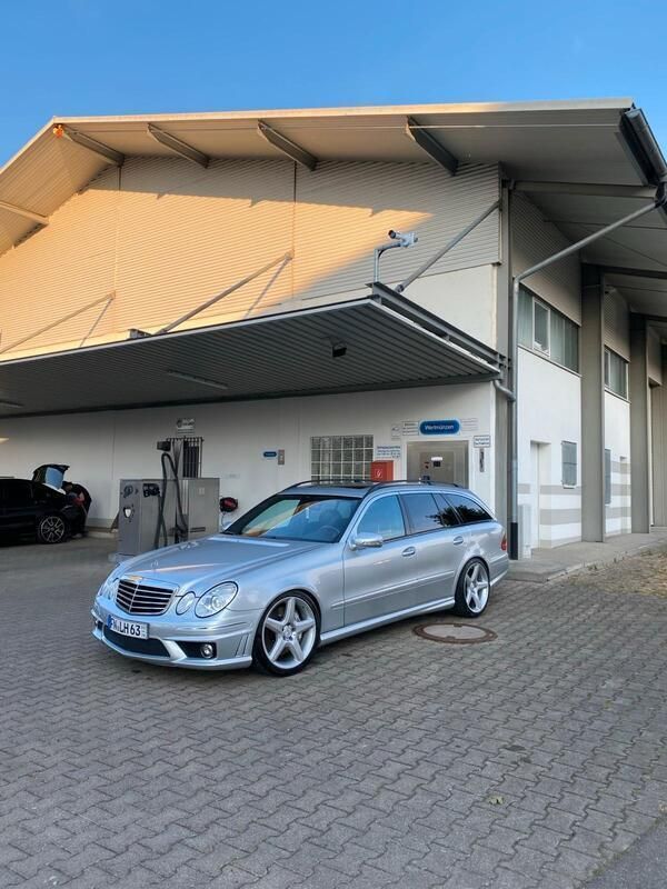 Silber Gebraucht 2006 Mercedes E63 AMG AMG Kombi | 20.950 € (Superpreis) - Bild 1/4