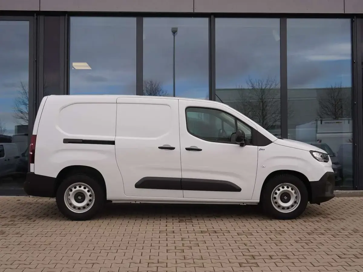 Gebraucht Fiat Doblò 102 PS (75 kW) 2025 Weiß Van / Kleinbus