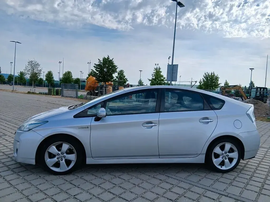Gebraucht Toyota Prius Executive 99 PS (72 kW) 2010 Silber Kleinwagen