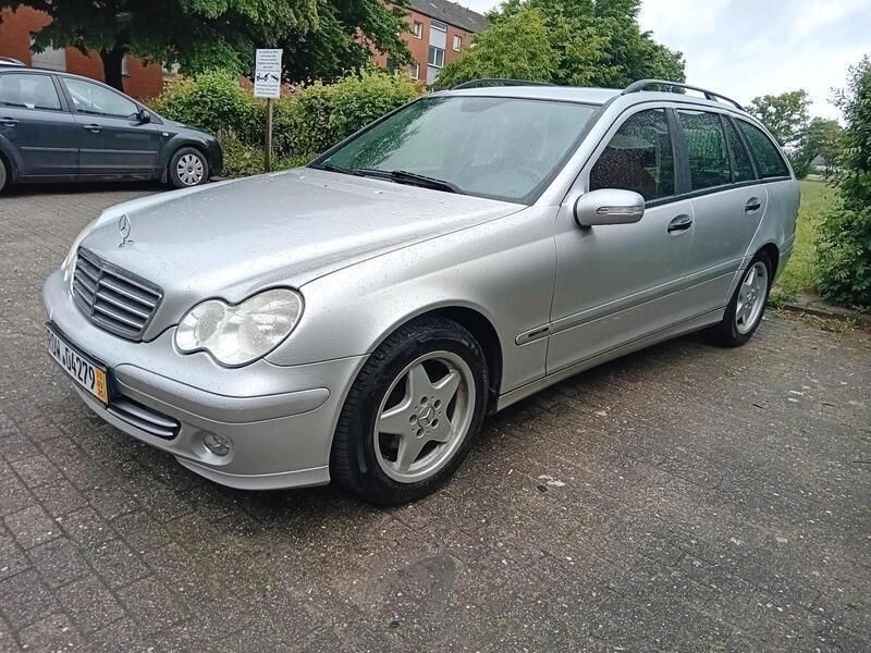 Silber Gebraucht 2004 Mercedes C180 Kombi | 650 € (Superpreis) - Bild 1/4