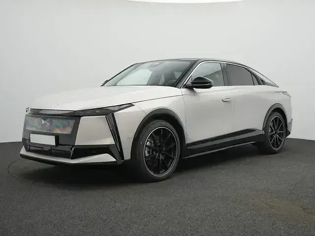 Gebraucht DS Automobiles N°8 180 kW (245 PS) 2025 Kristallgrau SUV