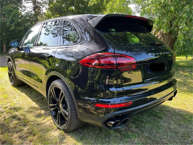Second-hand Porsche Cayenne 299 CP (219 kW) 2011 Negru SUV