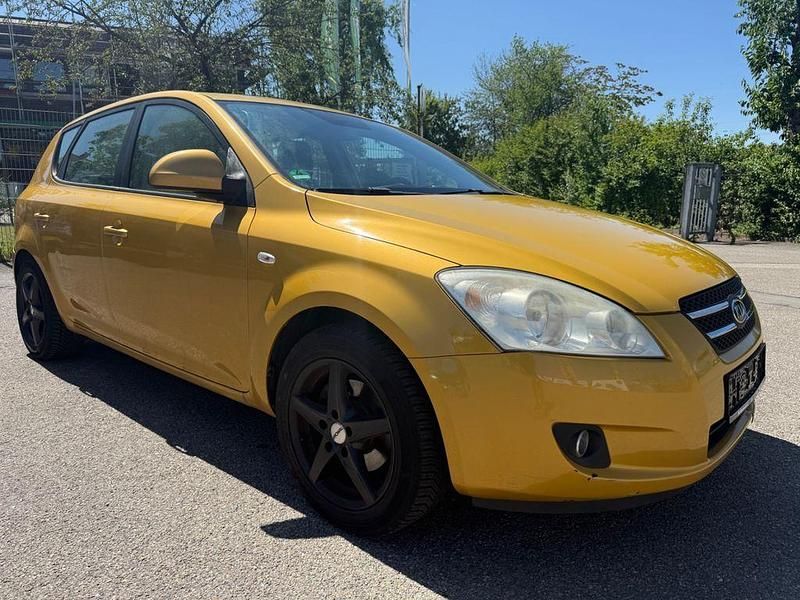 Gebraucht Kia Ceed 143 PS (105 kW) 2007 Gelb Kleinwagen