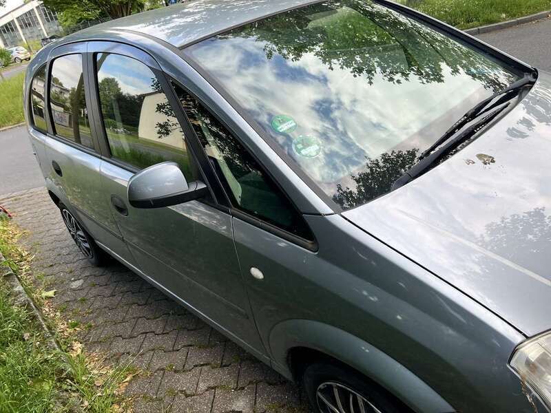 Grau Gebraucht 2005 Opel Meriva Essentia Van / Kleinbus | 1.200 € (Guter Preis) - Bild 1/4