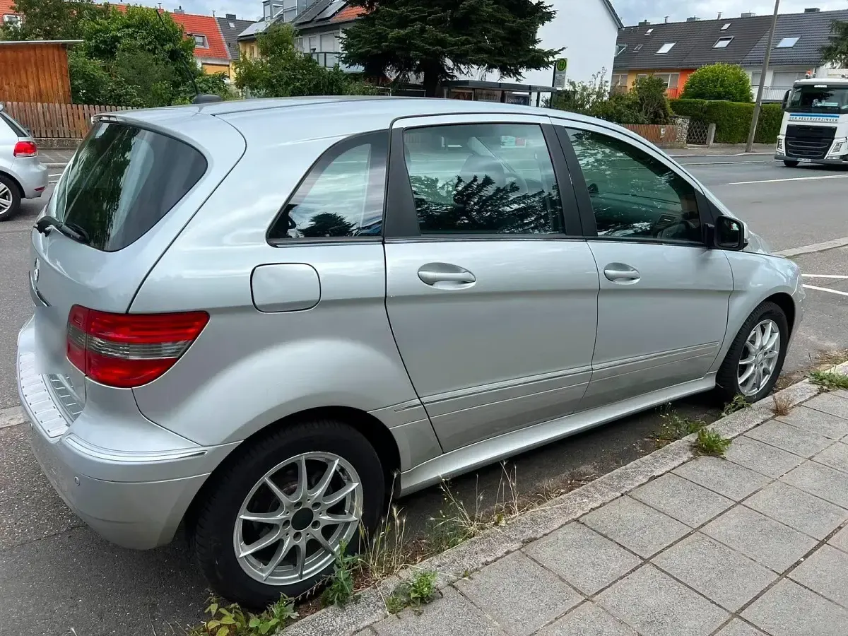 Gebraucht Mercedes 200 140 PS (102 kW) 2010 Kombi