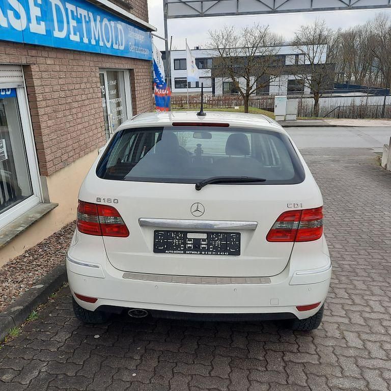 Gebraucht Mercedes B180 109 PS (80 kW) 2011 Weiß Van / Kleinbus