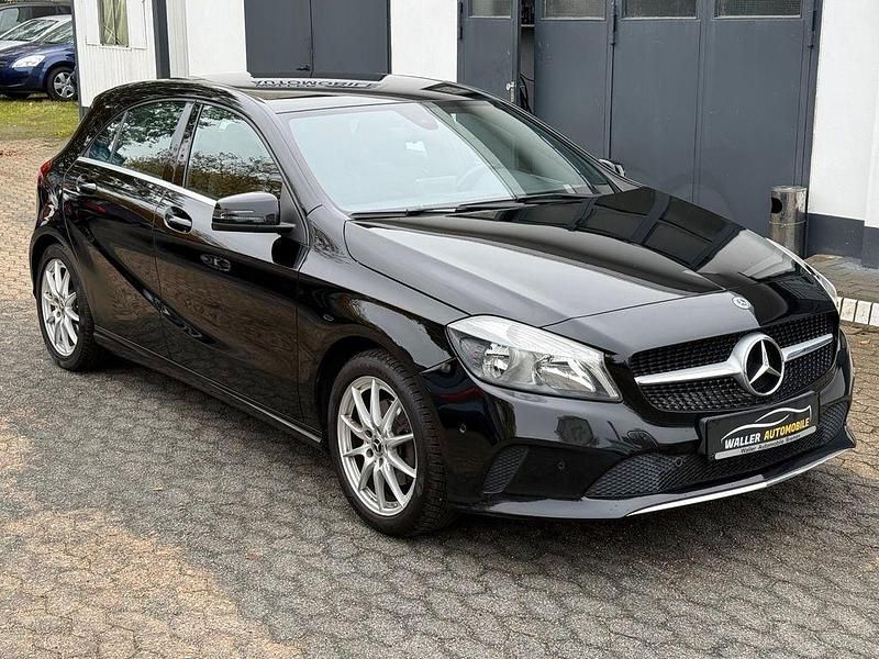 Schwarz Gebraucht 2017 Mercedes A180 Limousine | 12.990 € (Fairer Preis) - Bild 1/4