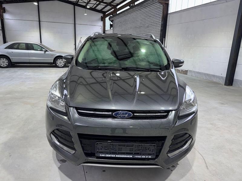 Grau Gebraucht 2016 Ford Kuga Titanium SUV | 10.790 € (Guter Preis) - Bild 1/4