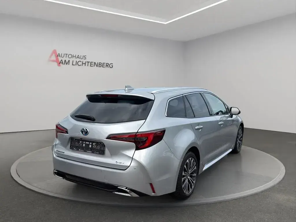 Gebraucht Toyota Corolla Team 140 PS (102 kW) 2024 Silber Kombi