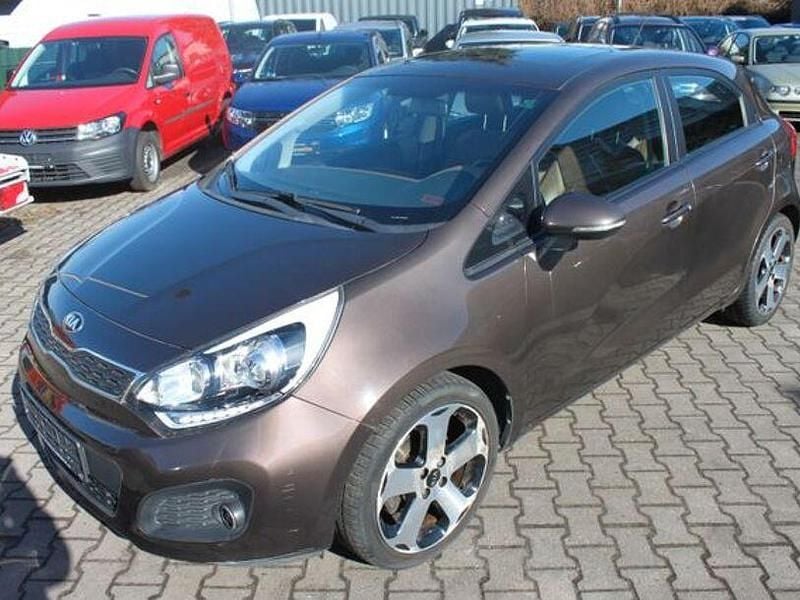 Gebraucht Kia Rio FIFA World Cup Edition 109 PS (80 kW) 2013 Braun Limousine