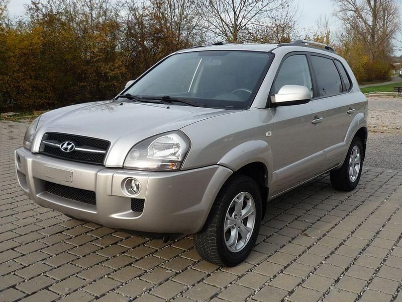 Silber Gebraucht 2009 Hyundai Tucson GLS SUV | 3.999 € (Fairer Preis) - Bild 1/4