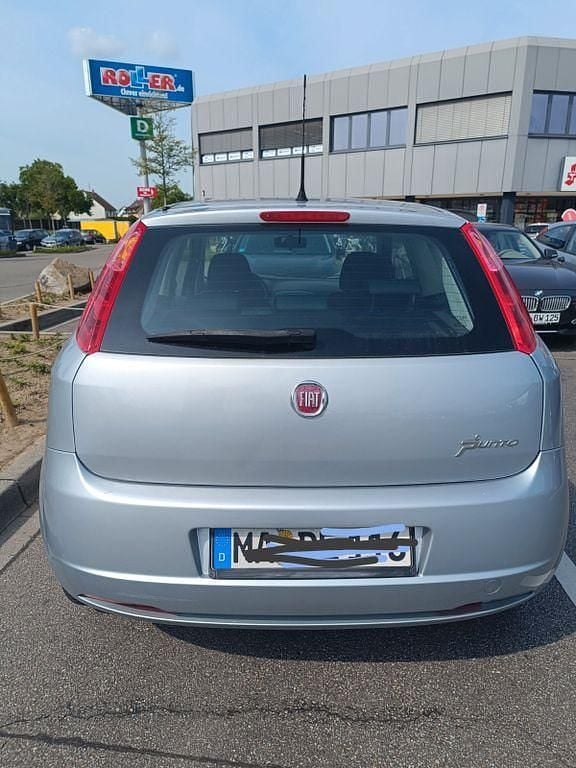 Gebraucht Fiat Punto Dynamic 77 PS (56 kW) 2009 Silber Limousine