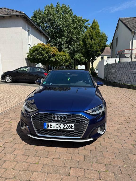 Blau Gebraucht 2020 Audi A3 Sportback e-tron Limousine | 20.500 € (Fairer Preis) - Bild 1/4