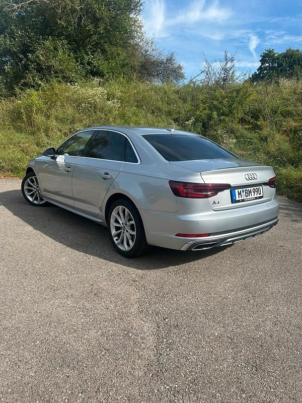 Silber Gebraucht 2019 Audi A4 S-Line Kleinwagen | 22.900 € - Bild 1/4