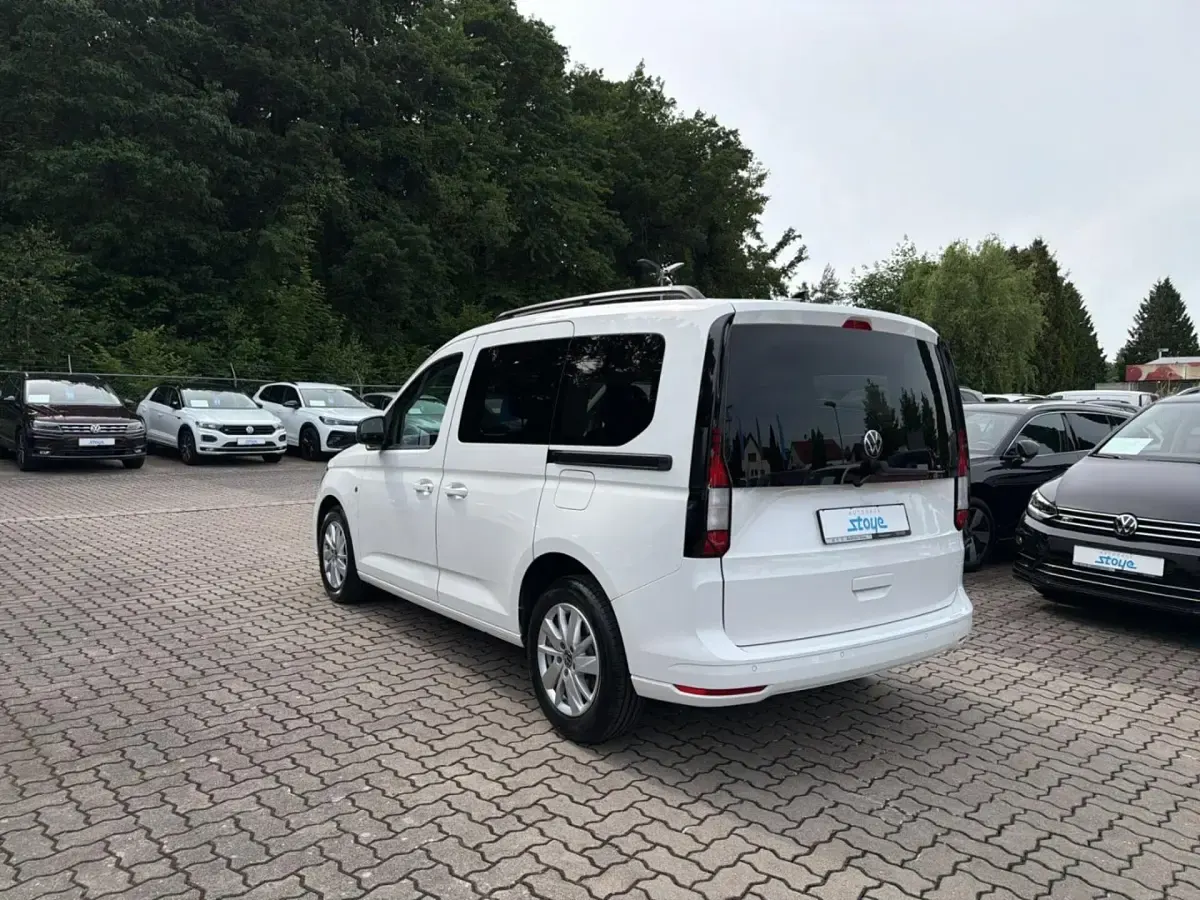 Gebraucht VW Caddy Life 102 PS (75 kW) 2023 Weiß Van / Kleinbus