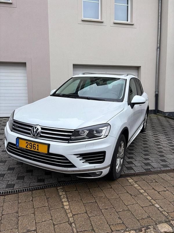 Gebraucht VW Touareg 262 PS (192 kW) 2016 Weiß SUV