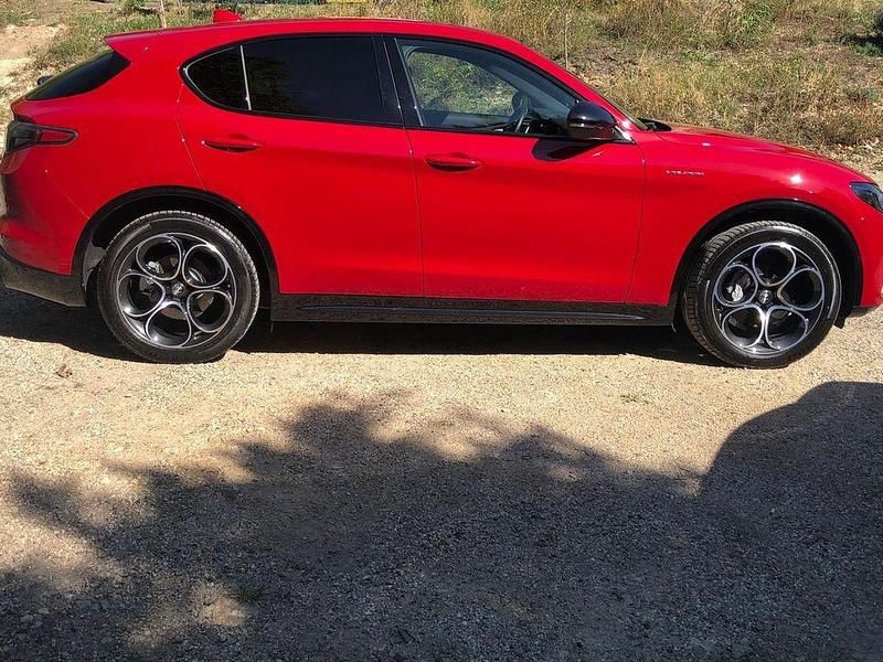 Rot Gebraucht 2023 Alfa Romeo Stelvio Veloce SUV | 36.990 € (Fairer Preis) - Bild 1/4