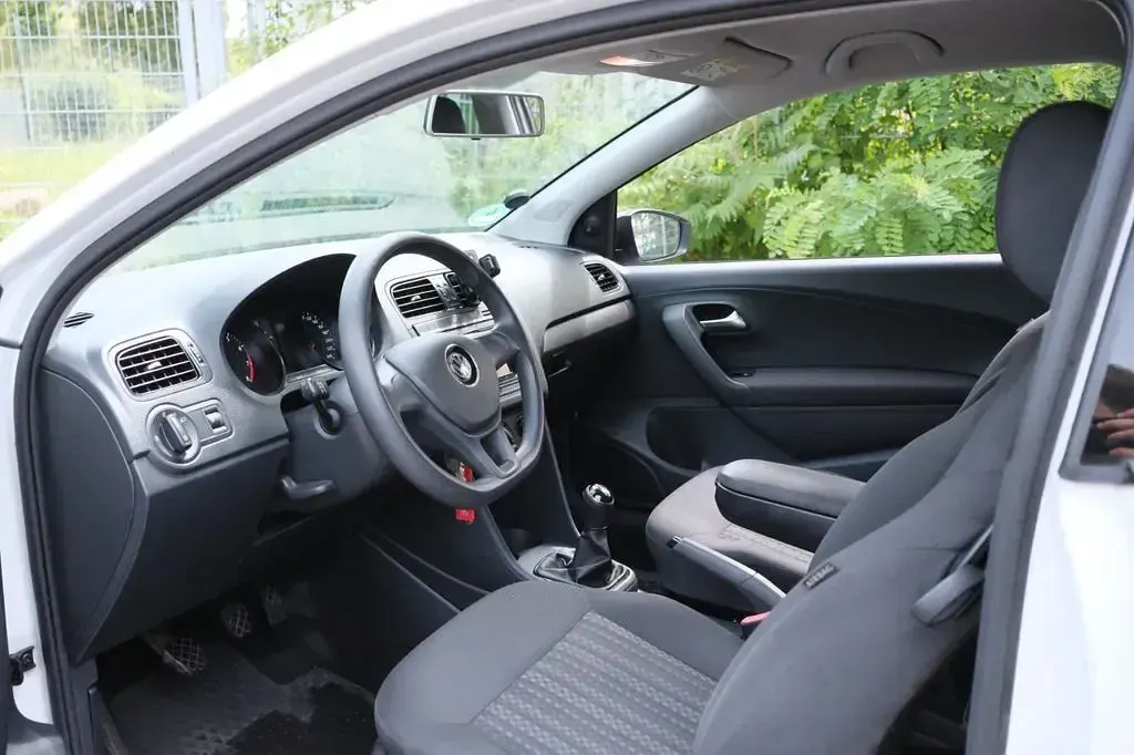 Gebraucht VW Polo 60 PS (44 kW) 2015 Weiß Kleinwagen