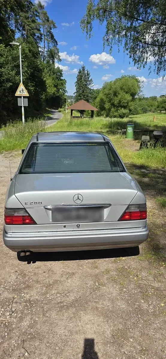 Gebraucht Mercedes E280 193 PS (141 kW) 1995 Silber Limousine