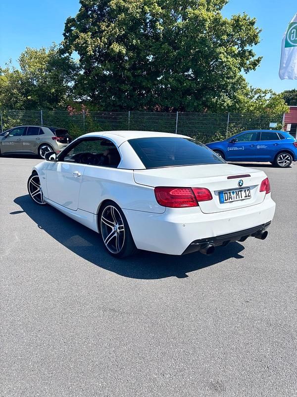 Weiß Gebraucht 2011 BMW 330 Cabriolet Performance Cabrio | 14.800 € (Fairer Preis) - Bild 1/4