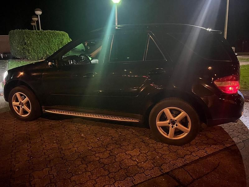 Gebraucht Mercedes ML350 272 PS (200 kW) 2006 Schwarz SUV