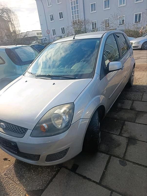 Gebraucht Ford Fiesta 69 PS (50 kW) 2008 Silber Limousine