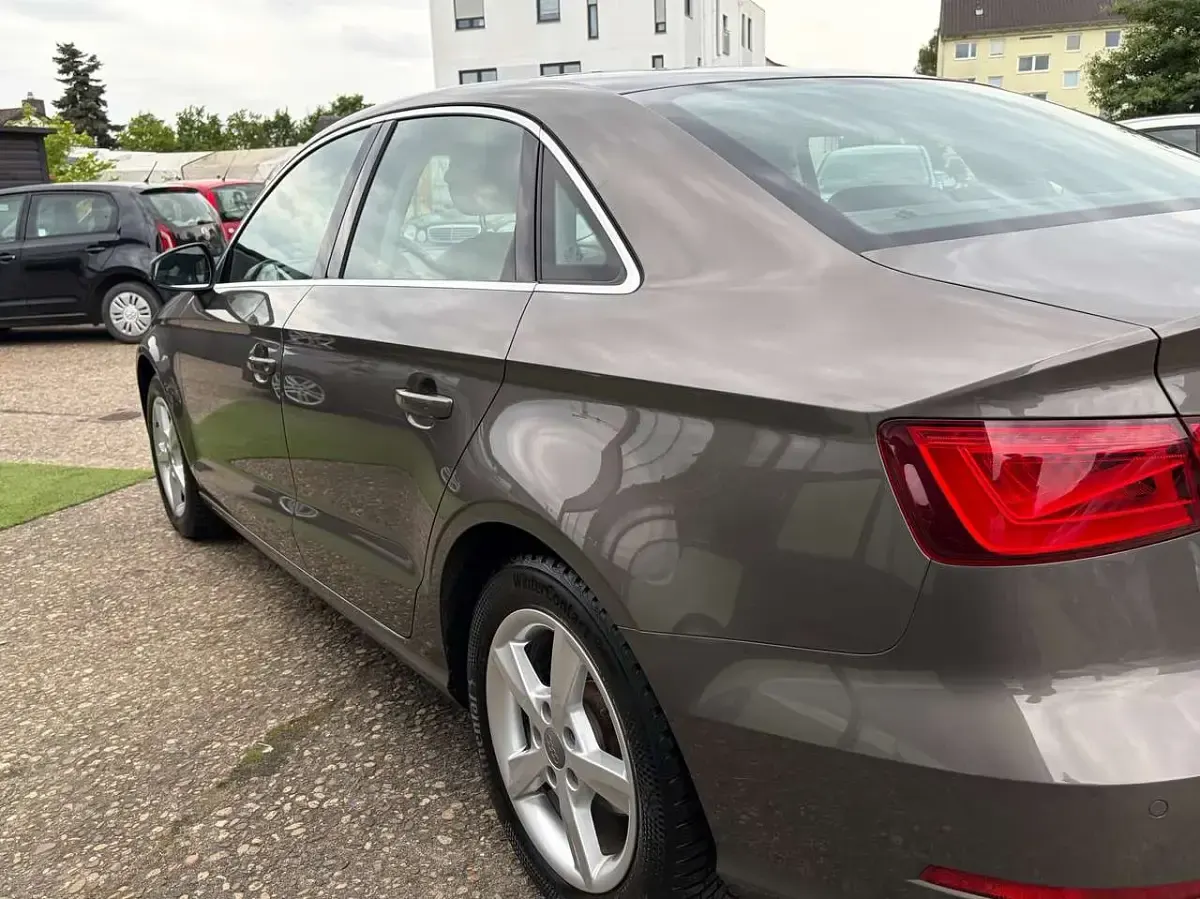 Gebraucht Audi A3 Attraction 150 PS (110 kW) 2015 Grau Limousine