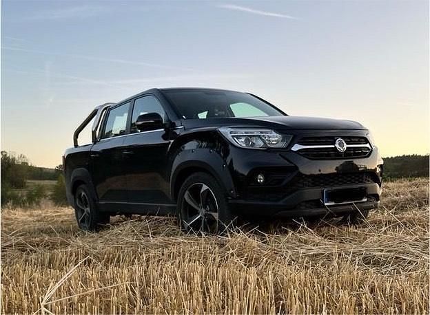 Schwarz Gebraucht 2019 Ssangyong (KGM) Musso SUV | 19.999 € (Teuer) - Bild 1/3