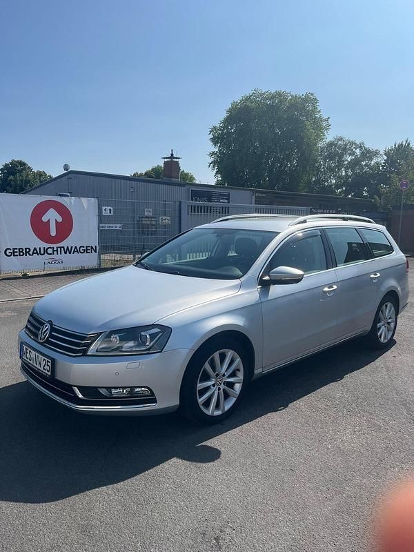Silber Gebraucht 2012 VW Passat Highline Kombi | 6.200 € (Fairer Preis) - Bild 1/4