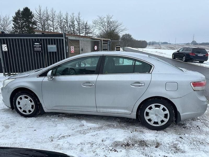 Gebraucht Toyota Avensis 132 PS (97 kW) 2009 Silber Limousine