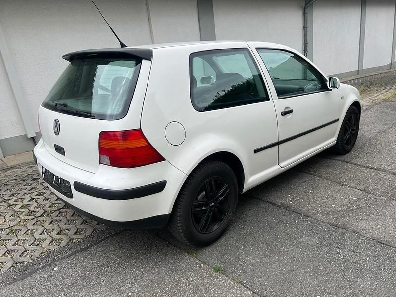 Weiß Gebraucht 1998 VW Golf IV Sport Limousine | 1.990 € (Fairer Preis) - Bild 1/4