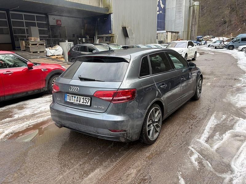 Gebraucht Audi A3 Sport 150 PS (110 kW) 2019 Grau Limousine