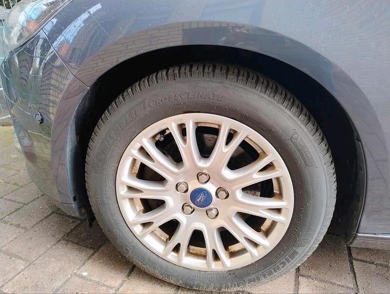 Gebraucht Ford Focus 163 PS (119 kW) 2011 Grau Limousine