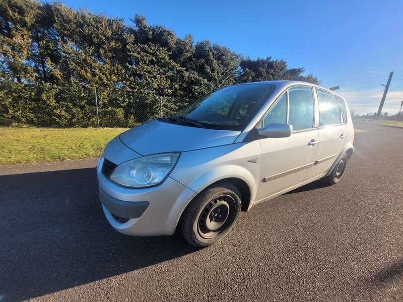 Silber Gebraucht 2007 Renault Scénic II Van / Kleinbus | 2.950 € (Etwas zu teuer) - Bild 1/4